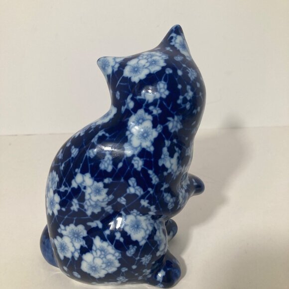 Vintage Porcelain Ceramic Blue Floral Cat‎ 6 x 6.75" Signed - Picture 4 of 8